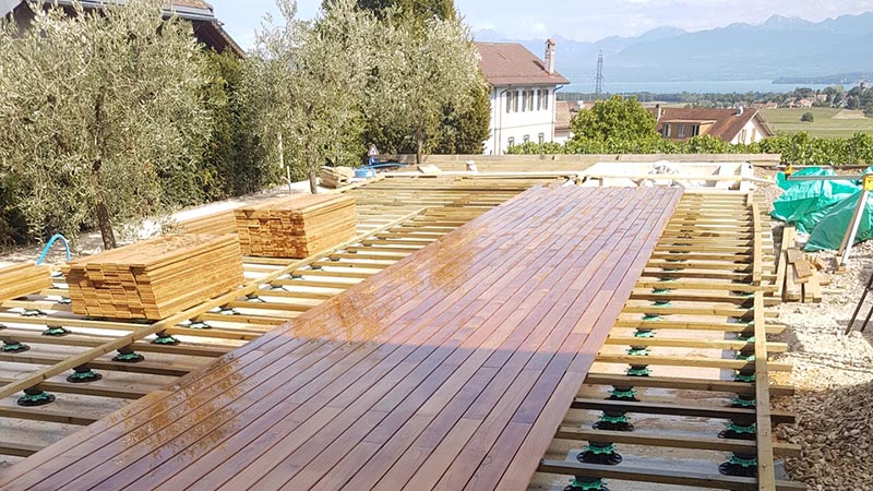 Installations de terrasse sur plots réglages